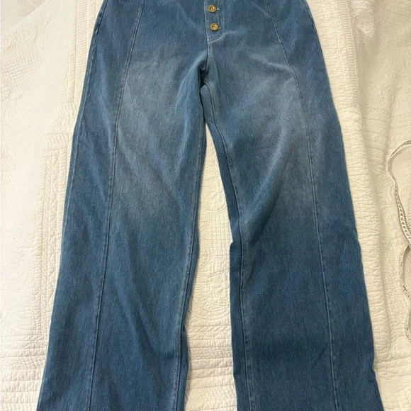 HALARA High Rise Blue Jeans with Button Detail - Picture 8 of 8